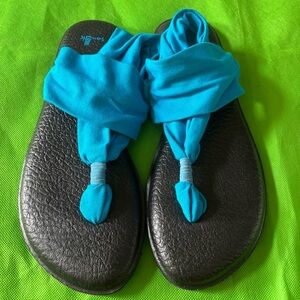 Sanuk Turquoise Sandals size 9